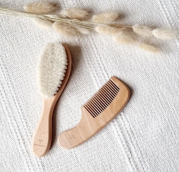 Brosse Et Peigne En Bois L Univers D Iris